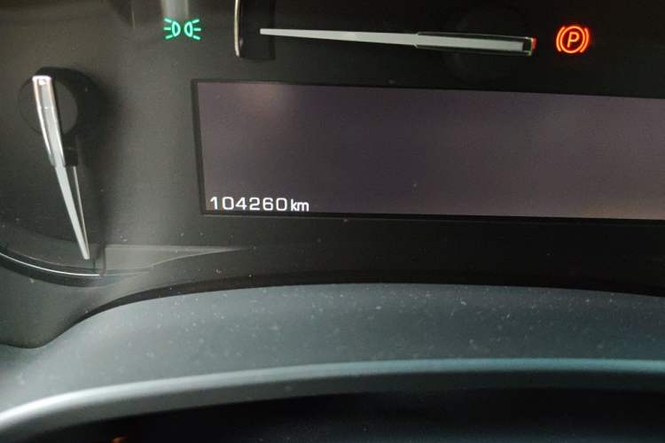 Used Cadillac XTS 2018 28T Tech Edition Odometer Close Up