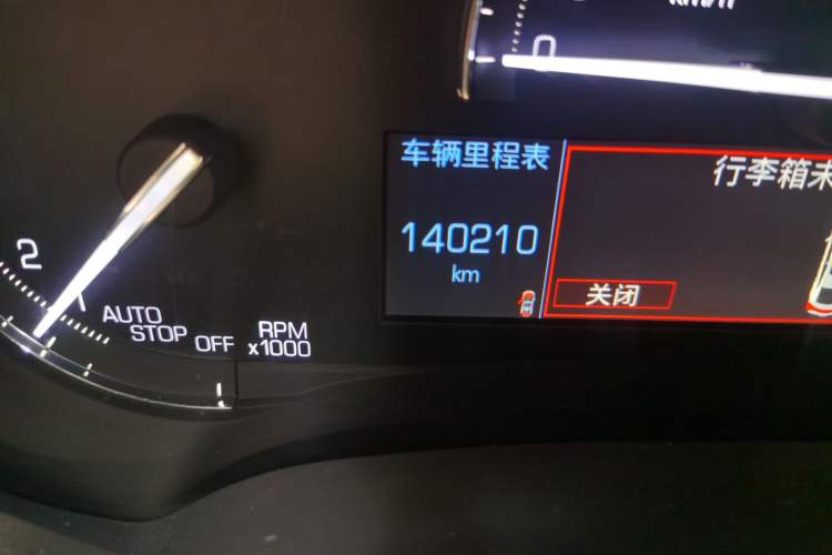 Used Cadillac XTS 2018 28T Tech Edition Odometer Close Up