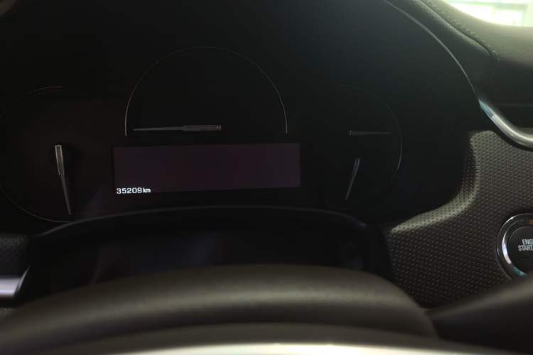 Used Cadillac XTS 2018 28T Elite Edition Odometer Close Up