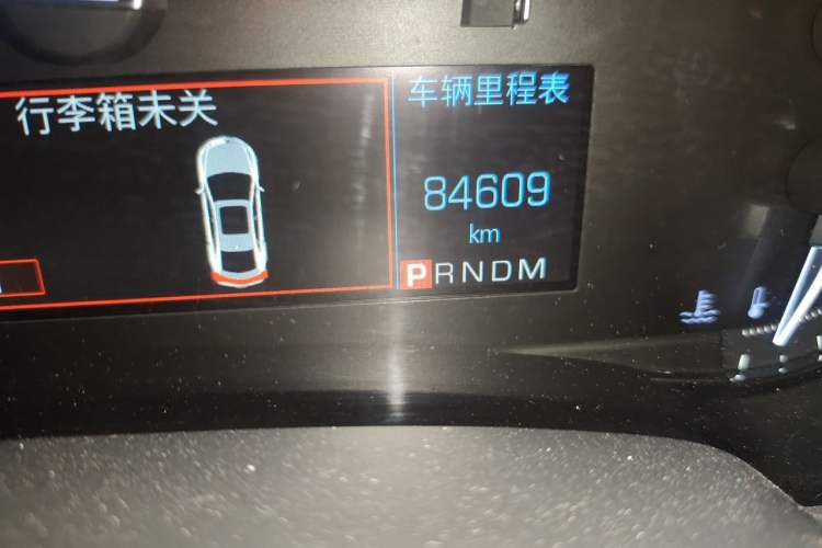 Used Cadillac XTS 2018 28T Tech Edition Odometer Close Up