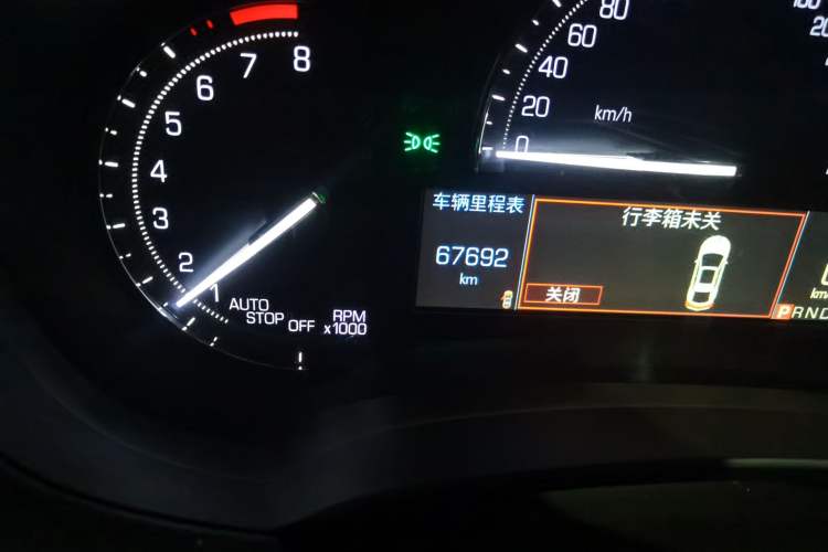 Used Cadillac XTS 2018 28T Tech Edition Odometer Close Up
