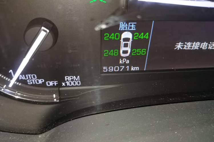 Used Cadillac XTS 2018 28T Tech Edition Odometer Close Up