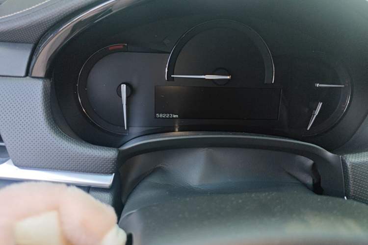 Used Cadillac XTS 2018 28T Tech Edition Odometer Close Up