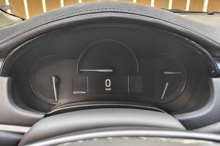 Used Cadillac XTS 2018 28T Tech Edition Odometer Close Up