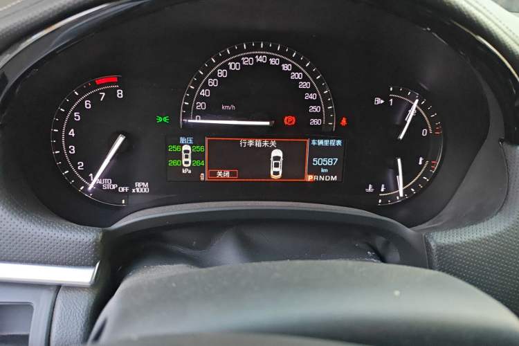 Used Cadillac XTS 2018 28T Tech Edition Odometer Close Up
