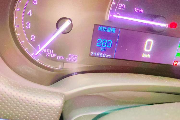 Used Cadillac XTS 2018 28T Tech Edition Odometer Close Up