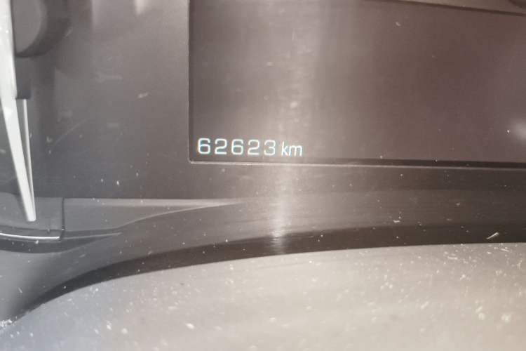 Used Cadillac XTS 2018 28T Elite Edition Odometer Close Up
