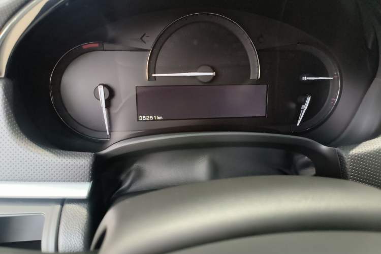 Used Cadillac XTS 2018 28T Elite Edition Odometer Close Up