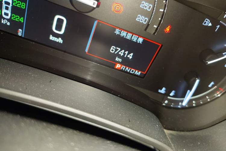 Used Cadillac XTS 2018 28T Tech Edition Odometer Close Up