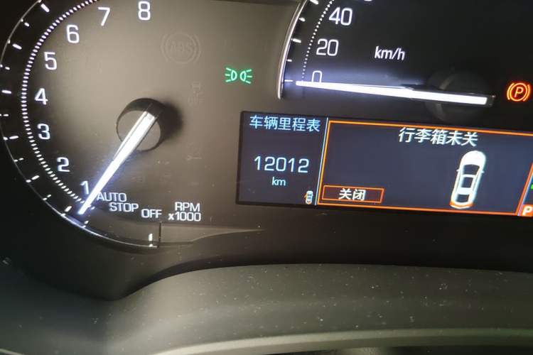 Used Cadillac XTS 2018 28T Tech Edition Odometer Close Up