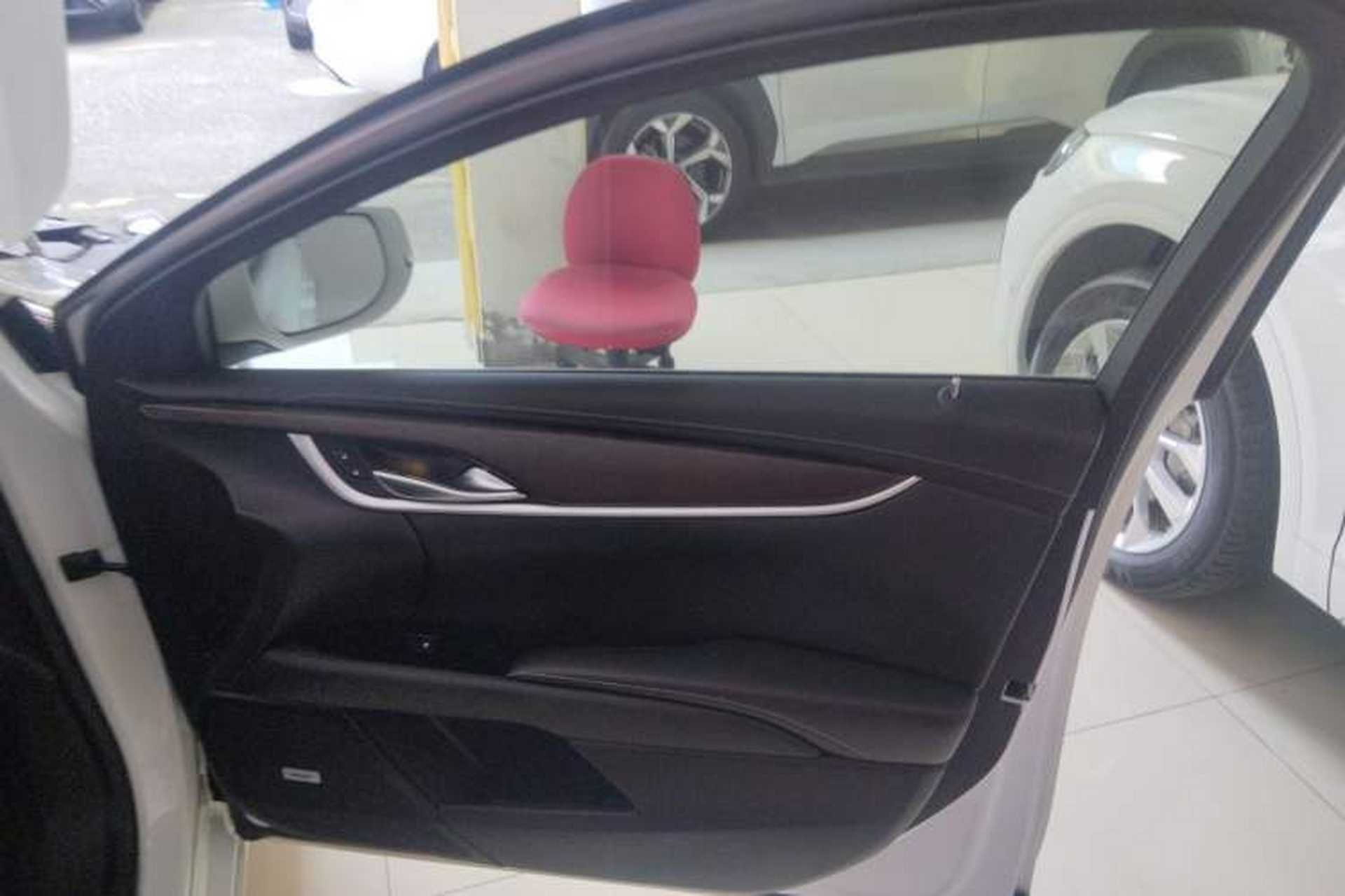 Used Cadillac XTS 2018 28T Elite Edition Right Front Door Interior