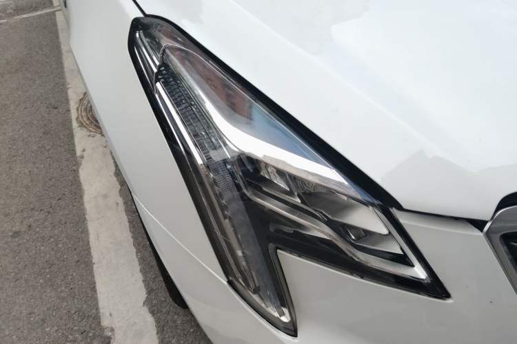 Used Cadillac XTS 2018 28T Elite Edition Right Front Headlight