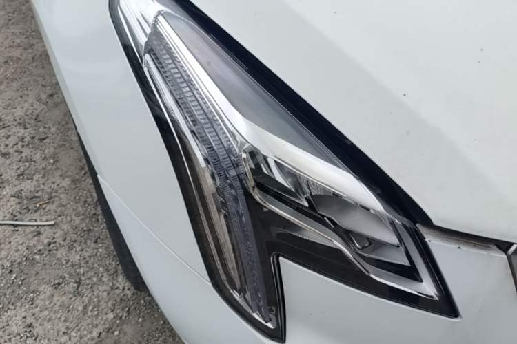 Used Cadillac XTS 2018 28T Tech Edition Right Front Headlight