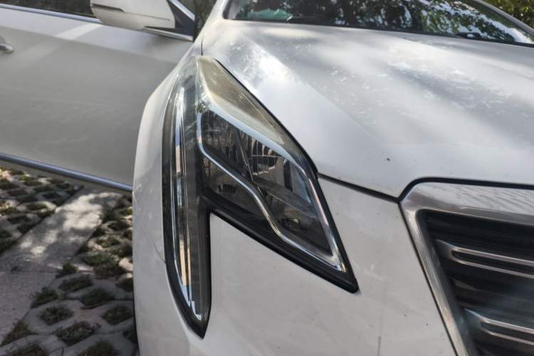 Used Cadillac XTS 2018 28T Elite Edition Right Front Headlight