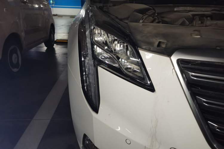 Used Cadillac XTS 2018 28T Luxury Edition Right Front Headlight