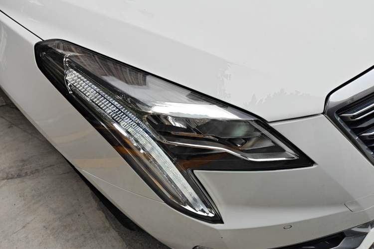 Used Cadillac XTS 2018 28T Elite Edition Right Front Headlight