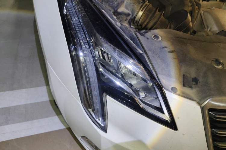 Used Cadillac XTS 2018 28T Luxury Edition Right Front Headlight