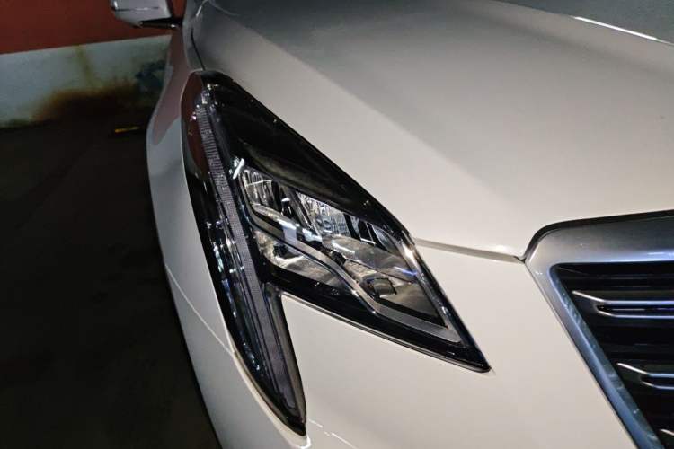 Used Cadillac XTS 2018 28T Elite Edition Right Front Headlight