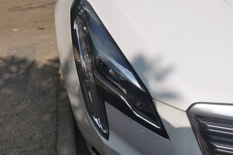 Used Cadillac XTS 2018 28T Tech Edition Right Front Headlight
