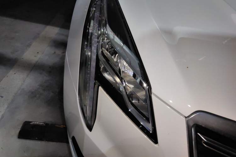 Used Cadillac XTS 2018 28T Tech Edition Right Front Headlight