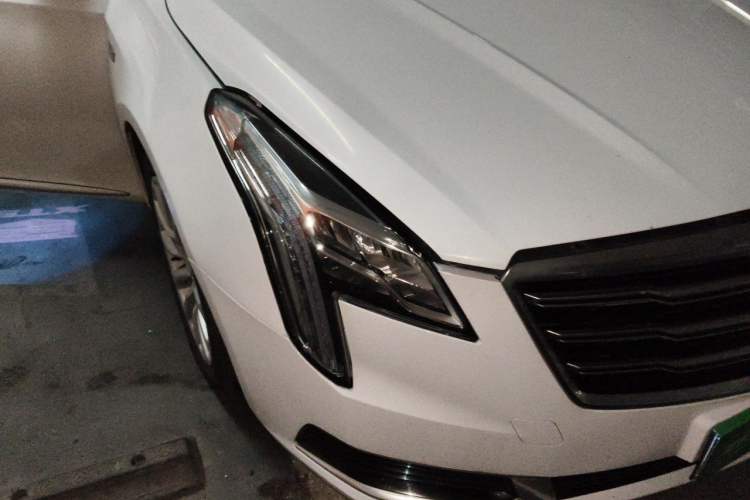 Used Cadillac XTS 2018 28T Tech Edition Right Front Headlight