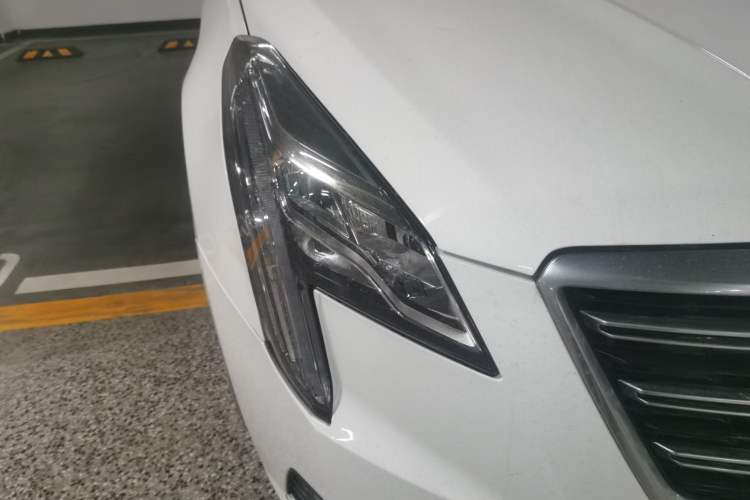 Used Cadillac XTS 2018 28T Tech Edition Right Front Headlight