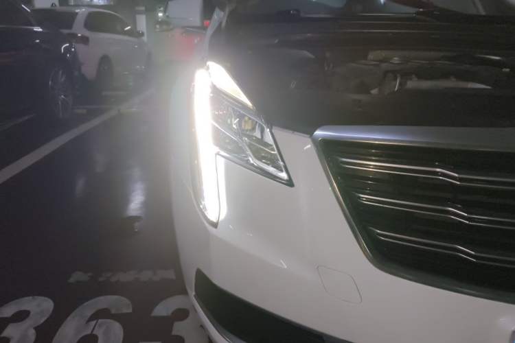 Used Cadillac XTS 2018 28T Tech Edition Right Front Headlight