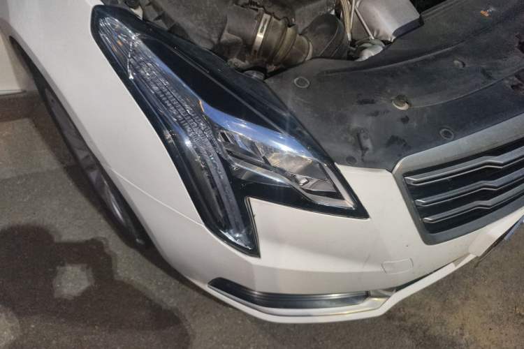 Used Cadillac XTS 2018 28T Tech Edition Right Front Headlight