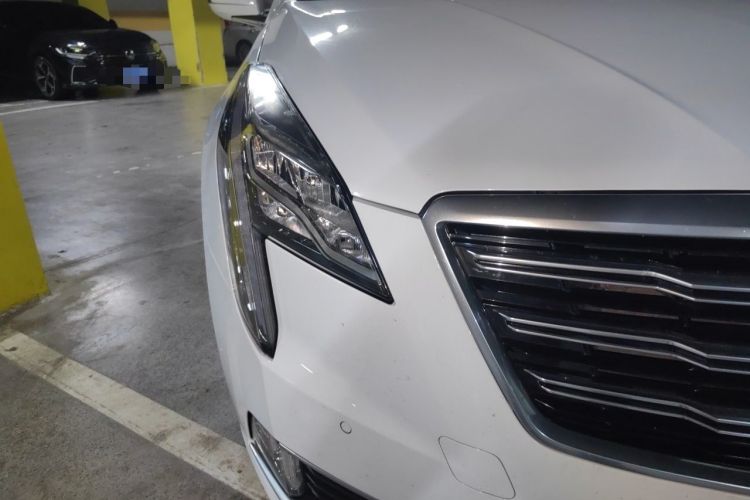 Used Cadillac XTS 2018 28T Elite Edition Right Front Headlight