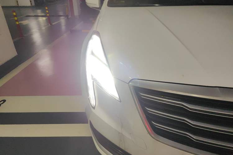 Used Cadillac XTS 2018 28T Tech Edition Right Front Headlight