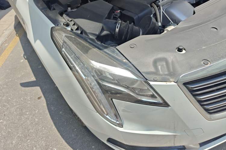 Used Cadillac XTS 2018 28T Tech Edition Right Front Headlight