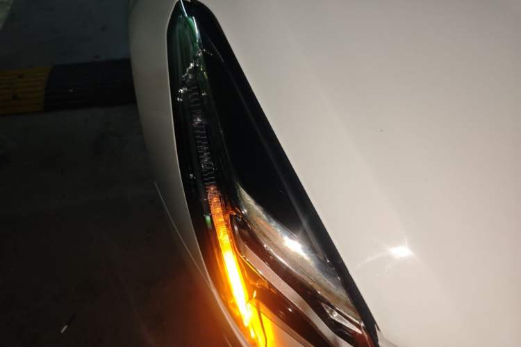 Used Cadillac XTS 2018 28T Elite Edition Right Front Headlight