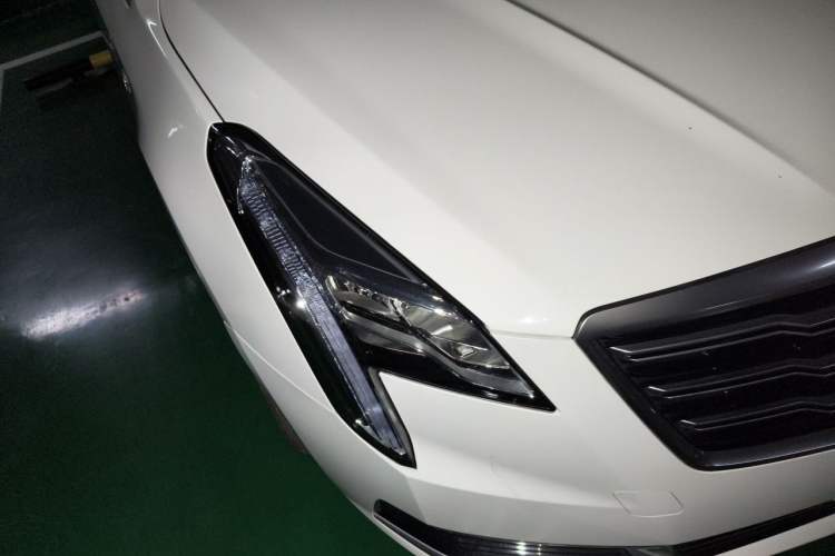 Used Cadillac XTS 2018 28T Tech Edition Right Front Headlight