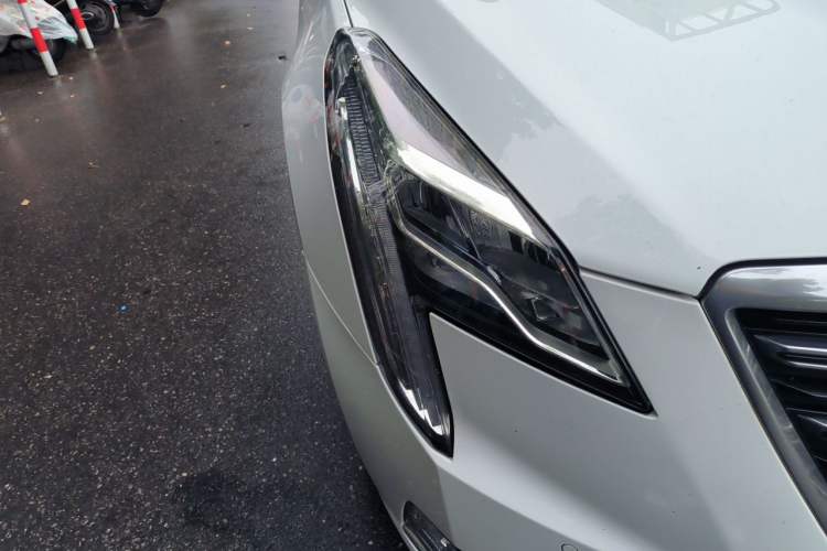 Used Cadillac XTS 2018 28T Elite Edition Right Front Headlight