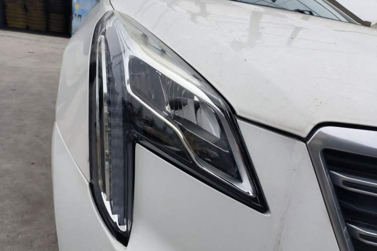 Used Cadillac XTS 2018 28T Tech Edition Right Front Headlight