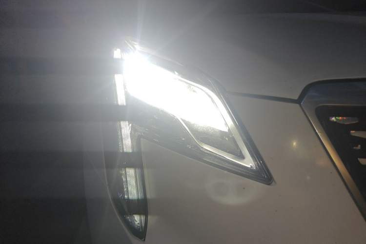 Used Cadillac XTS 2018 28T Tech Edition Right Front Headlight