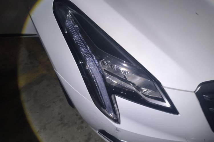 Used Cadillac XTS 2018 28T Tech Edition Right Front Headlight