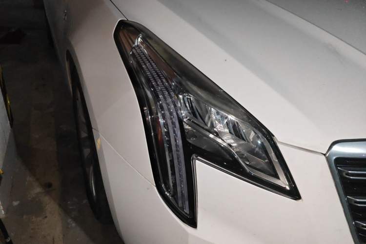 Used Cadillac XTS 2018 28T Elite Edition Right Front Headlight