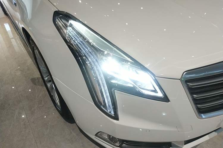 Used Cadillac XTS 2018 28T Elite Edition Right Front Headlight