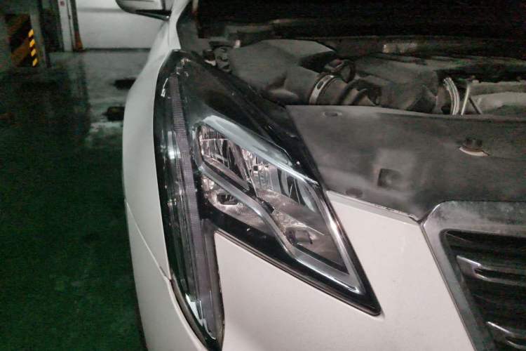 Used Cadillac XTS 2018 28T Elite Edition Right Front Headlight