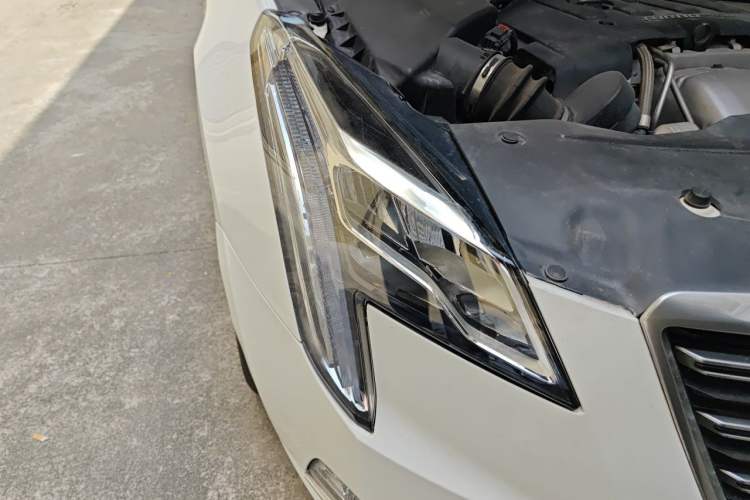 Used Cadillac XTS 2018 28T Elite Edition Right Front Headlight