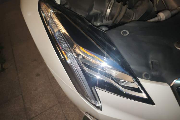 Used Cadillac XTS 2018 28T Elite Edition Right Front Headlight
