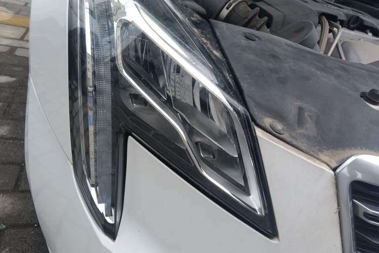 Used Cadillac XTS 2018 28T Tech Edition Right Front Headlight