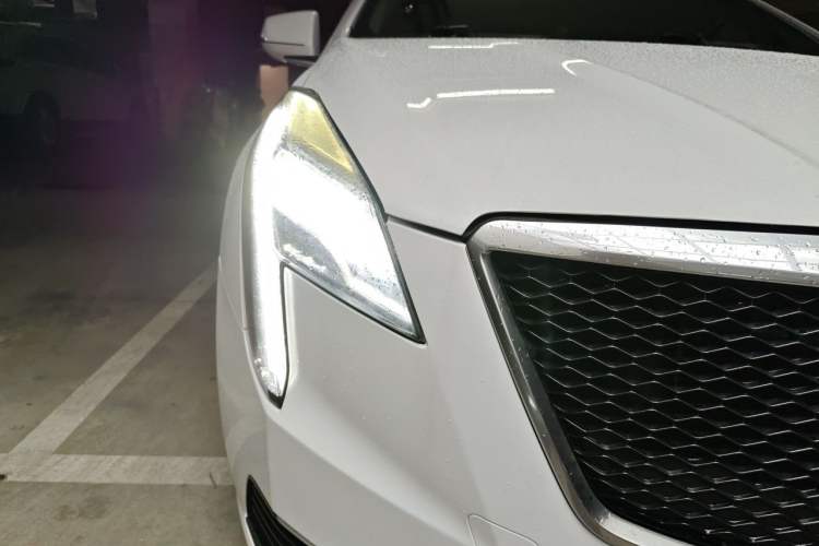Used Cadillac XTS 2018 28T Tech Edition Right Front Headlight