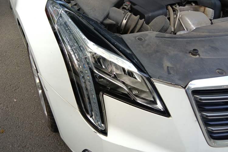 Used Cadillac XTS 2018 28T Tech Edition Right Front Headlight