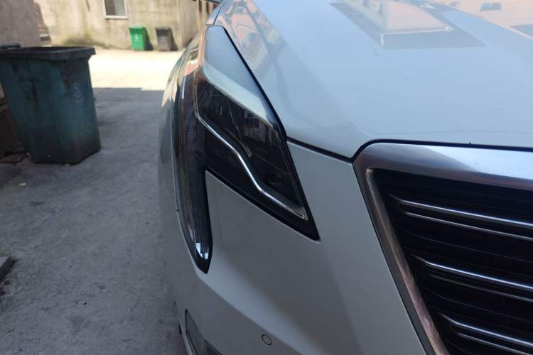 Used Cadillac XTS 2018 28T Elite Edition Right Front Headlight