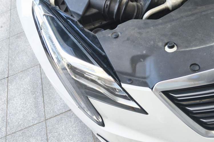 Used Cadillac XTS 2018 28T Tech Edition Right Front Headlight