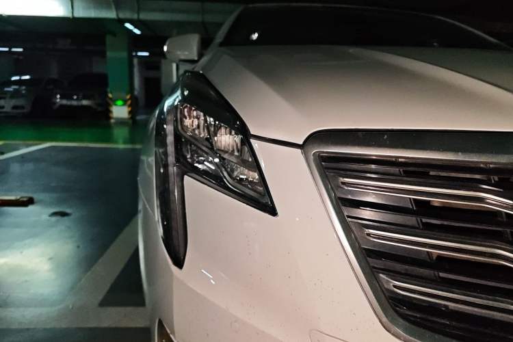 Used Cadillac XTS 2018 28T Elite Edition Right Front Headlight