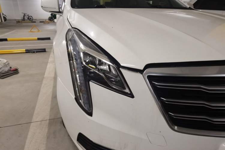 Used Cadillac XTS 2018 28T Tech Edition Right Front Headlight
