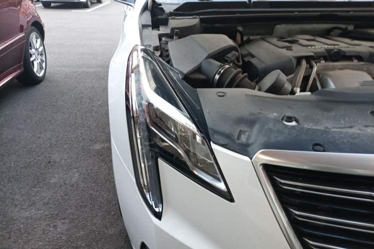 Used Cadillac XTS 2018 28T Tech Edition Right Front Headlight